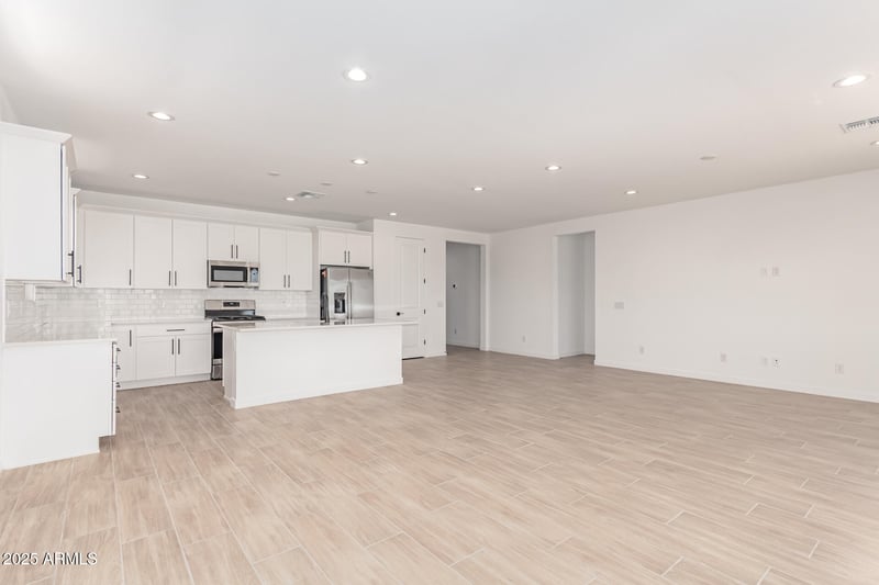 8325 53rd Dr, Glendale, AZ 85302