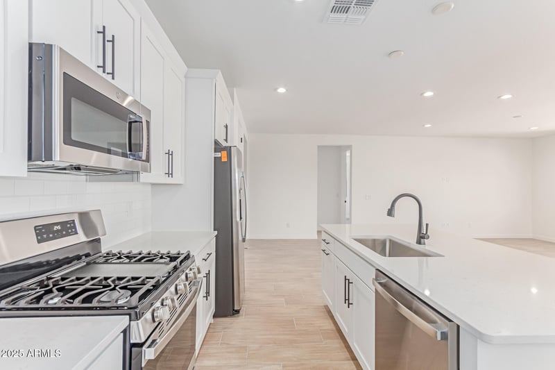 8325 53rd Dr, Glendale, AZ 85302