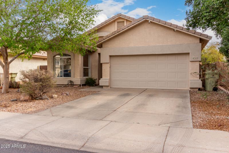 8325 N 61st Ln, Glendale, AZ 85302