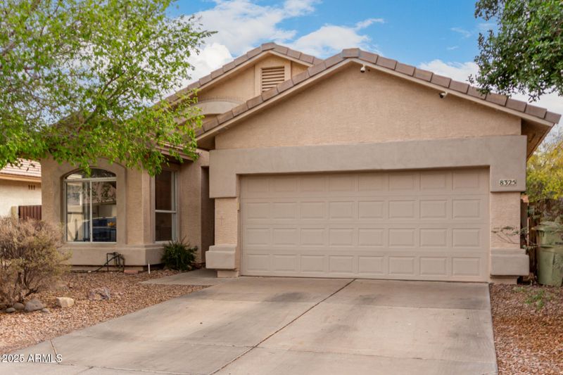 8325 N 61st Ln, Glendale, AZ 85302