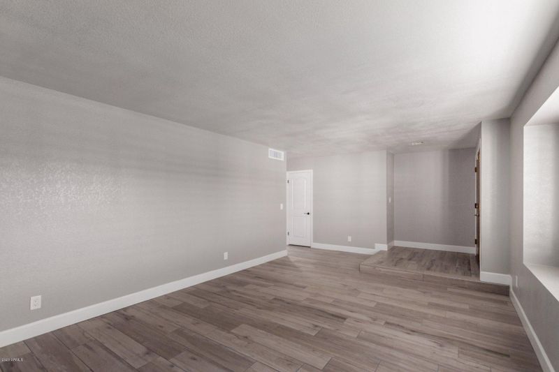 8325 W Clarendon Ave, Phoenix, AZ 85037