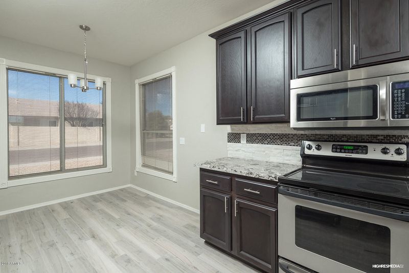 8329 N 61st Ln, Glendale, AZ 85302