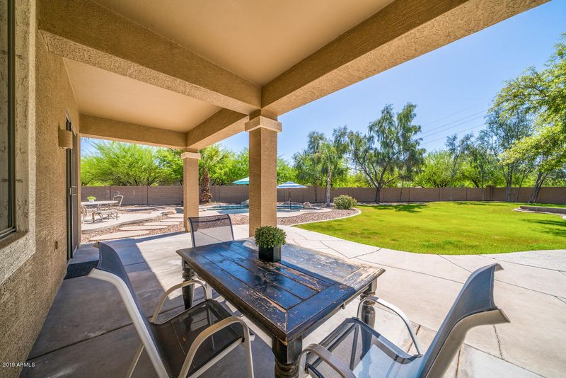 833 N Thunderbird Ave, Gilbert, AZ 85234