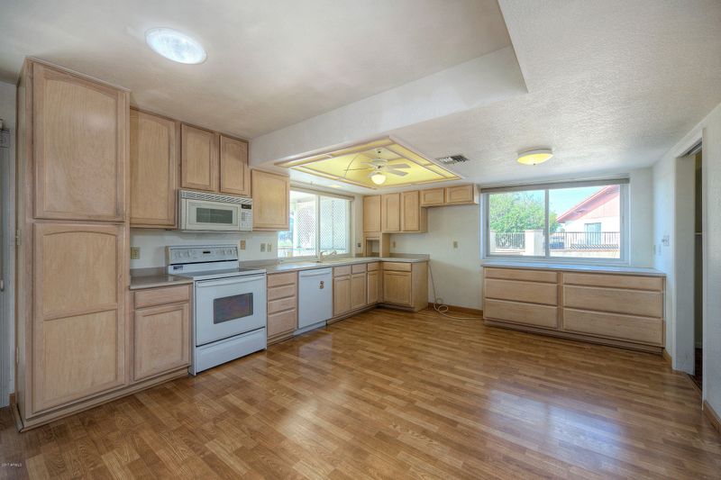 8331 N 105th Dr, Peoria, AZ 85345
