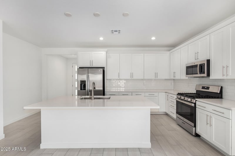 8331 N 53rd Dr, Glendale, AZ 85302