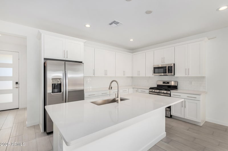 8331 N 53rd Dr, Glendale, AZ 85302