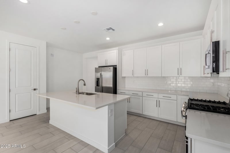 8331 N 53rd Dr, Glendale, AZ 85302