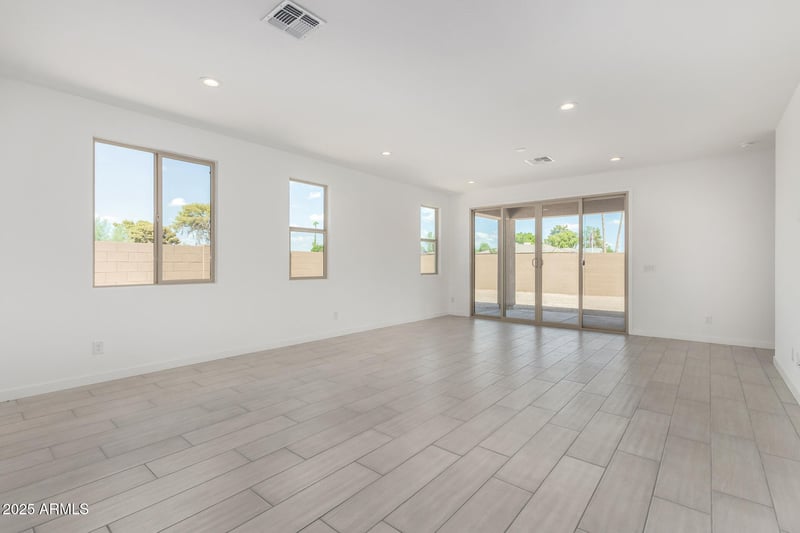 8331 N 53rd Dr, Glendale, AZ 85302