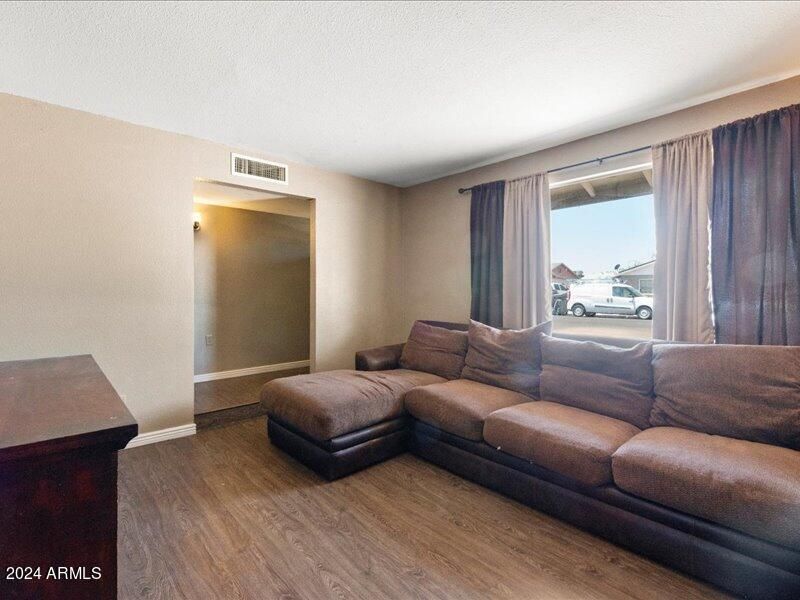 8331 N 55th Dr, Glendale, AZ 85302