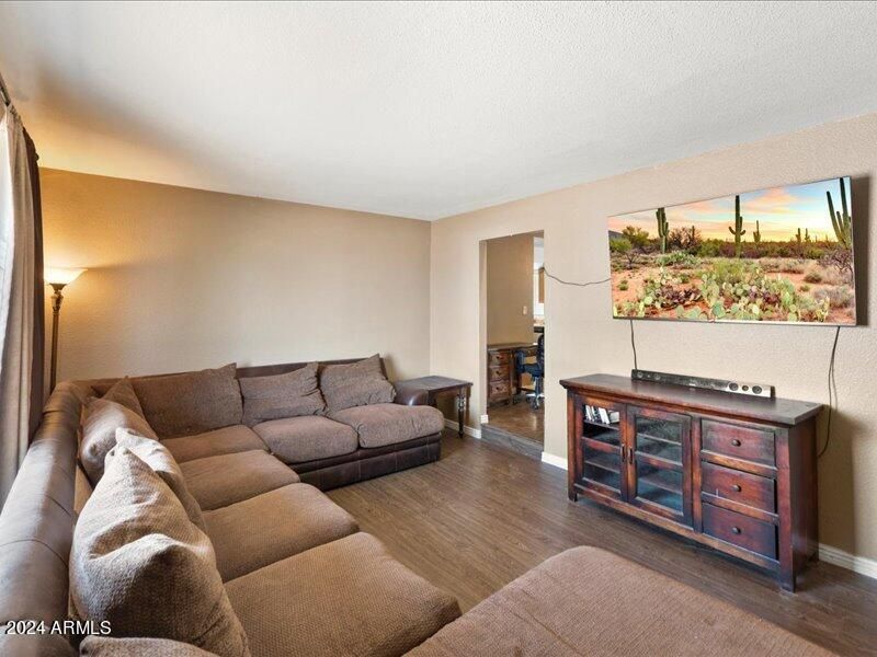 8331 N 55th Dr, Glendale, AZ 85302