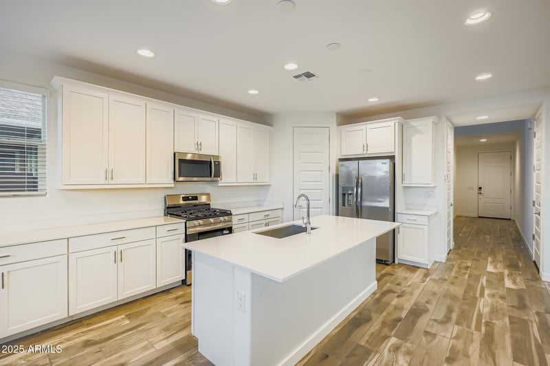 8331 Petunia Ave, Mesa, AZ 85212