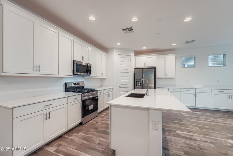 8332 Petunia Ave, Mesa, AZ 85212