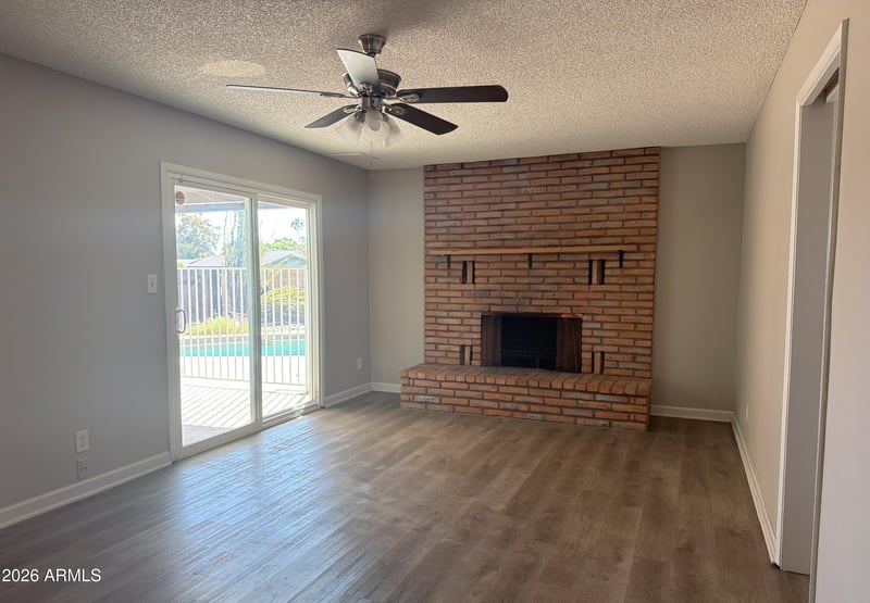 8334 N 57th Dr, Glendale, AZ 85302