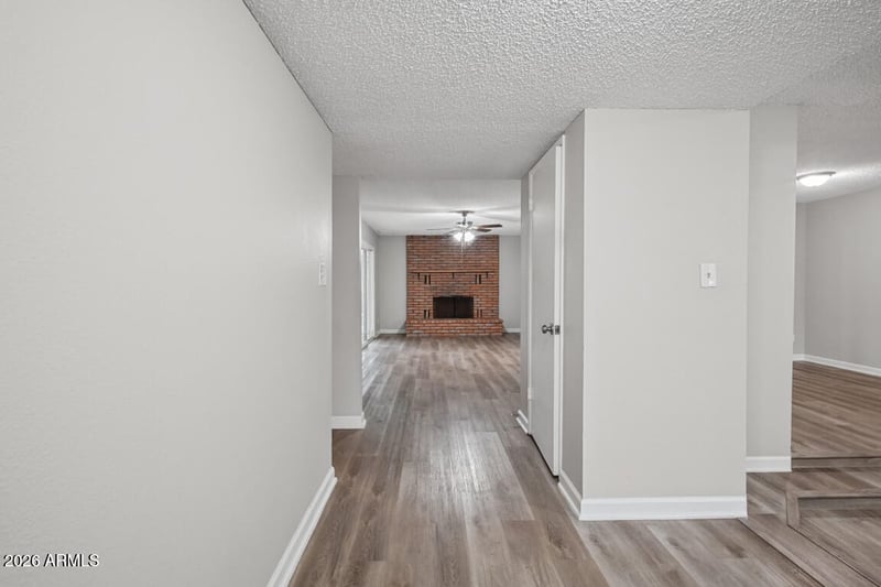 8334 N 57th Dr, Glendale, AZ 85302