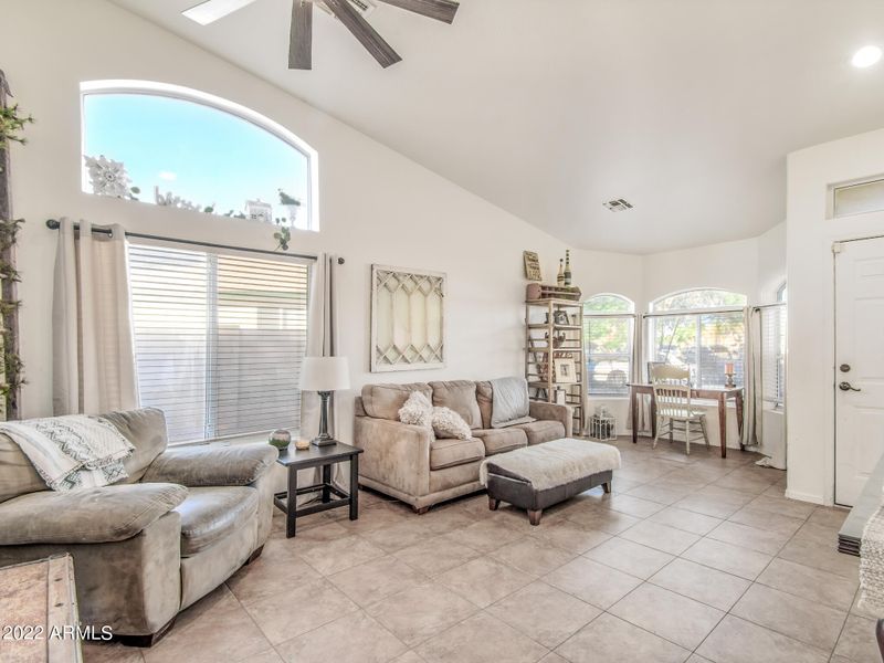8336 N 62nd Dr, Glendale, AZ 85302