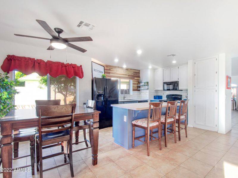 8336 N 62nd Dr, Glendale, AZ 85302