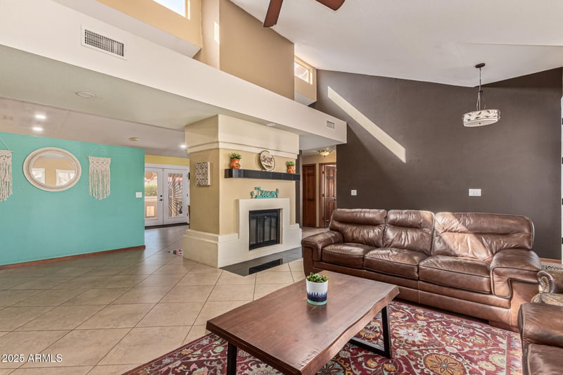 834 Oak Ct, Chandler, AZ 85226