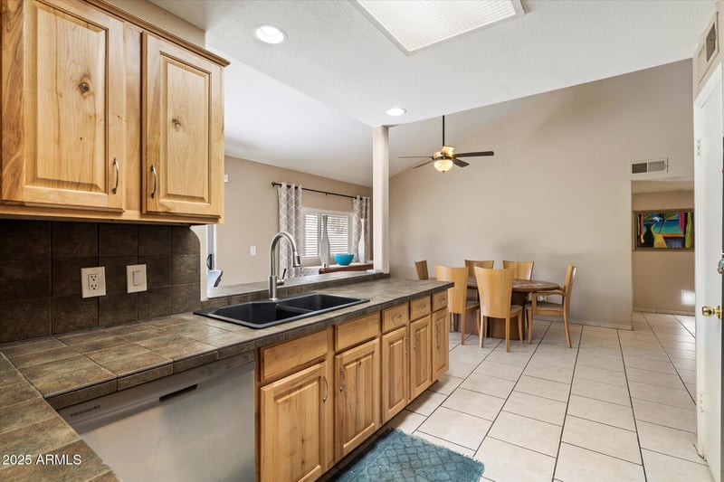 834 Piute Ave, Phoenix, AZ 85024