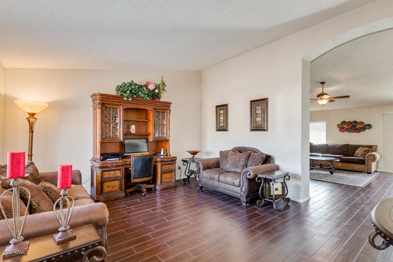 8341 W Dreyfus Dr, Peoria, AZ 85381