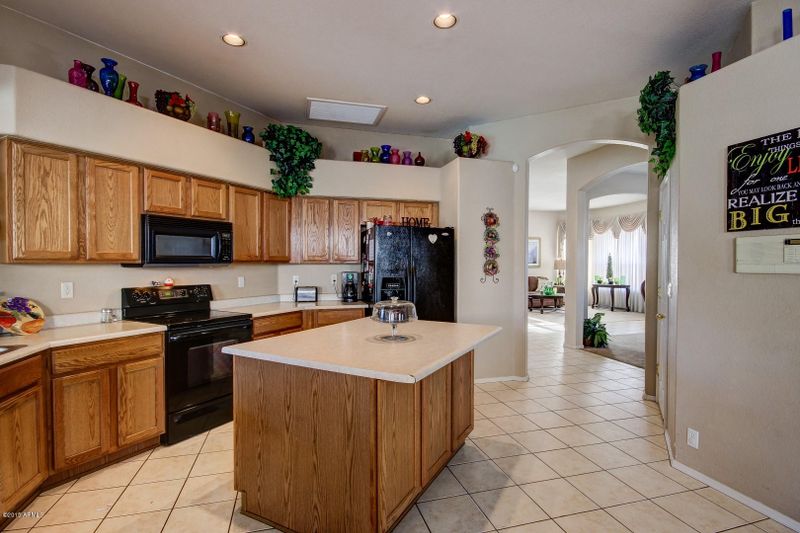 8341 W Stella Way, Glendale, AZ 85305