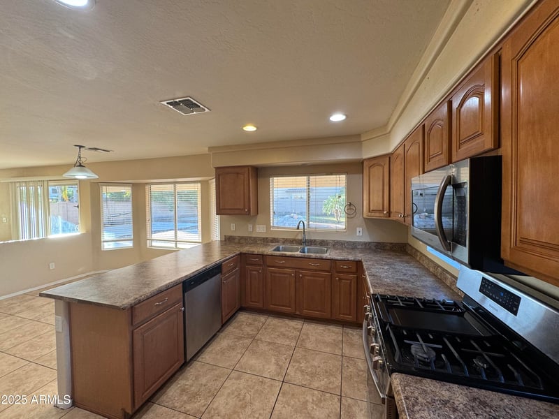 835 Stirrup Ln, San Tan Valley, AZ 85143
