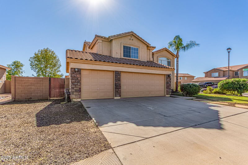 835 Stirrup Ln, San Tan Valley, AZ 85143