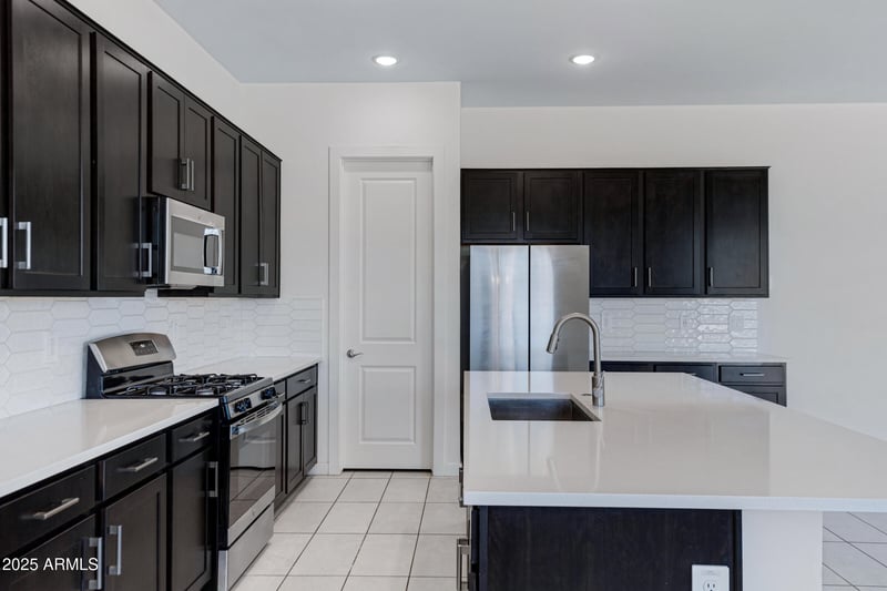 8350 Carole Ln, Glendale, AZ 85305