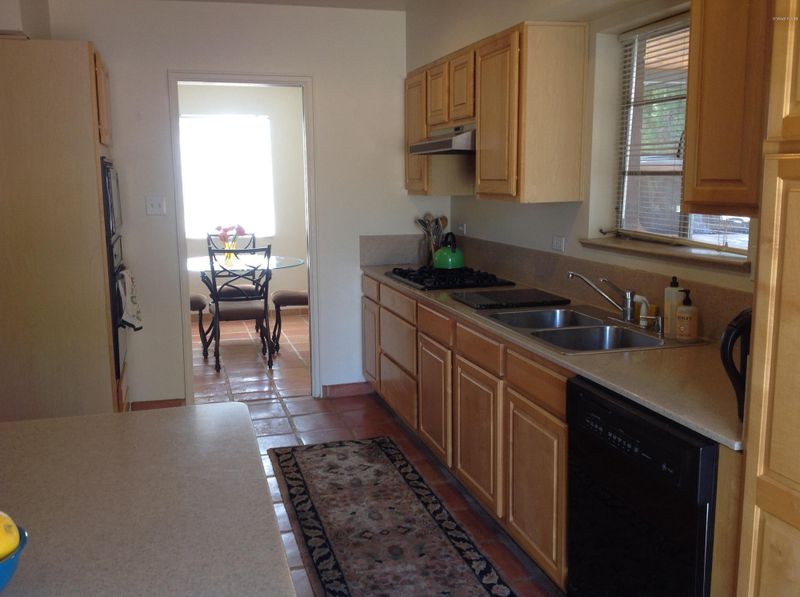 836 E Flynn Ln, Phoenix, AZ 85014