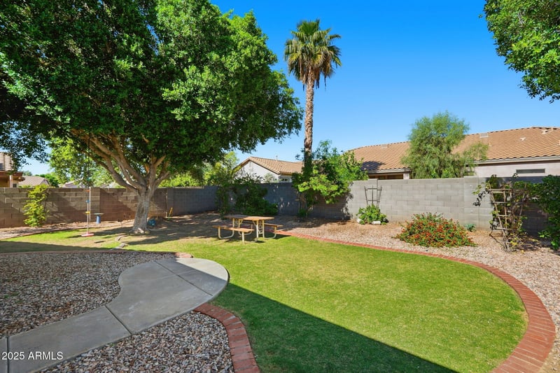 8360 Stella Way, Glendale, AZ 85305