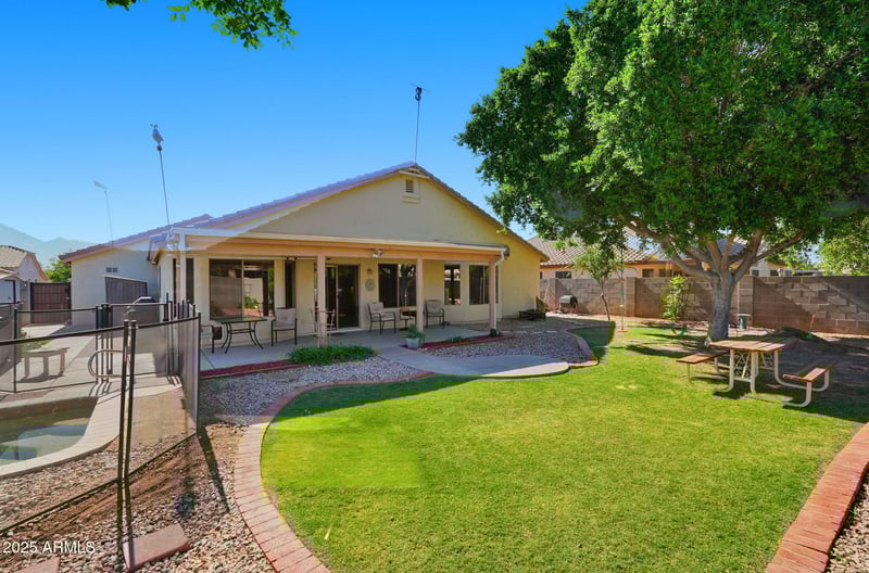 8360 Stella Way, Glendale, AZ 85305