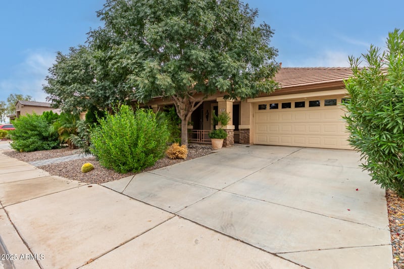 837 Dry Creek Rd, San Tan Valley, AZ 85143
