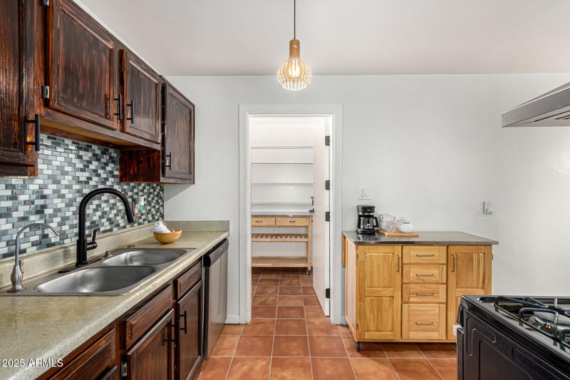 837 Echo Ln, Phoenix, AZ 85020