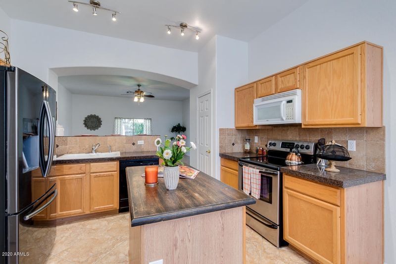 84 E Smoke Tree Rd, Gilbert, AZ 85296