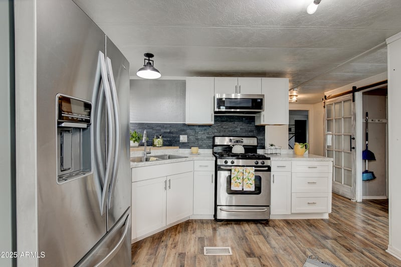 8401 N 67th Ave #10, Glendale, AZ 85302