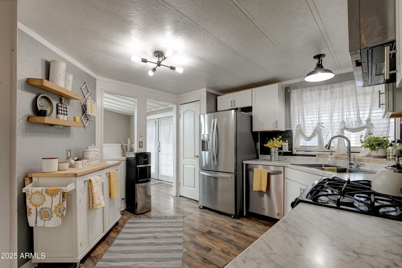 8401 N 67th Ave #10, Glendale, AZ 85302