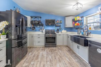 8401 N 67th Ave #105, Glendale, AZ 85302