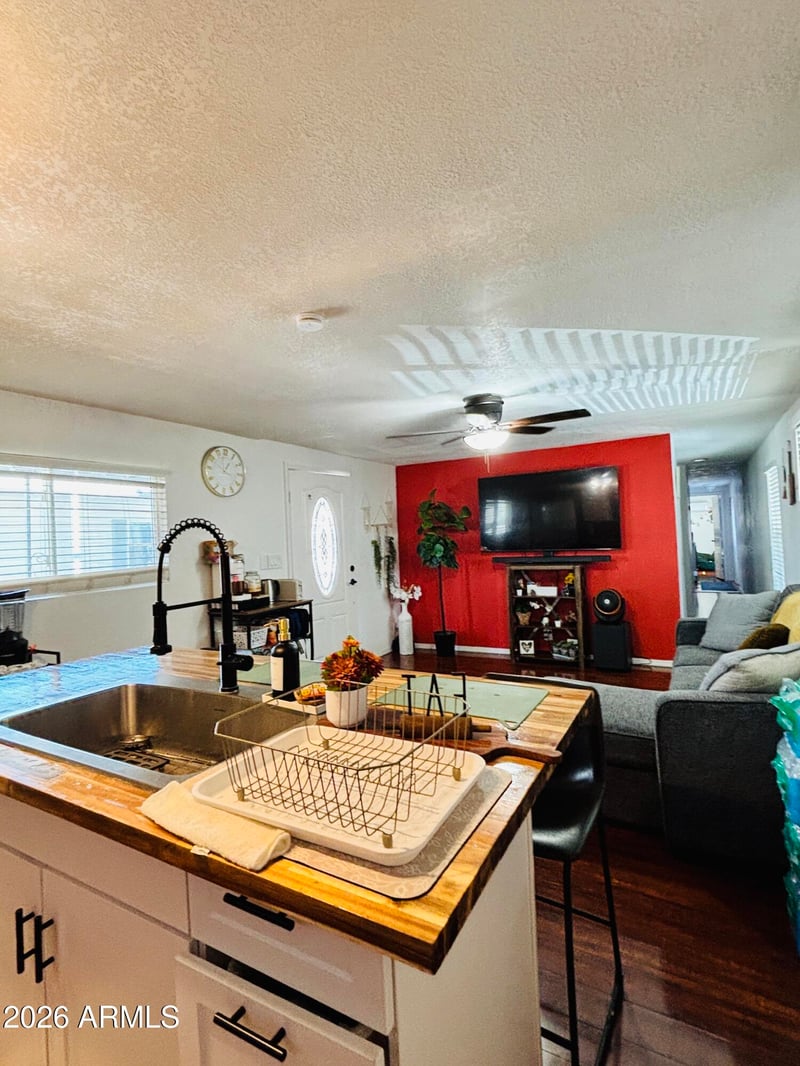 8401 N 67th Ave #141, Glendale, AZ 85302