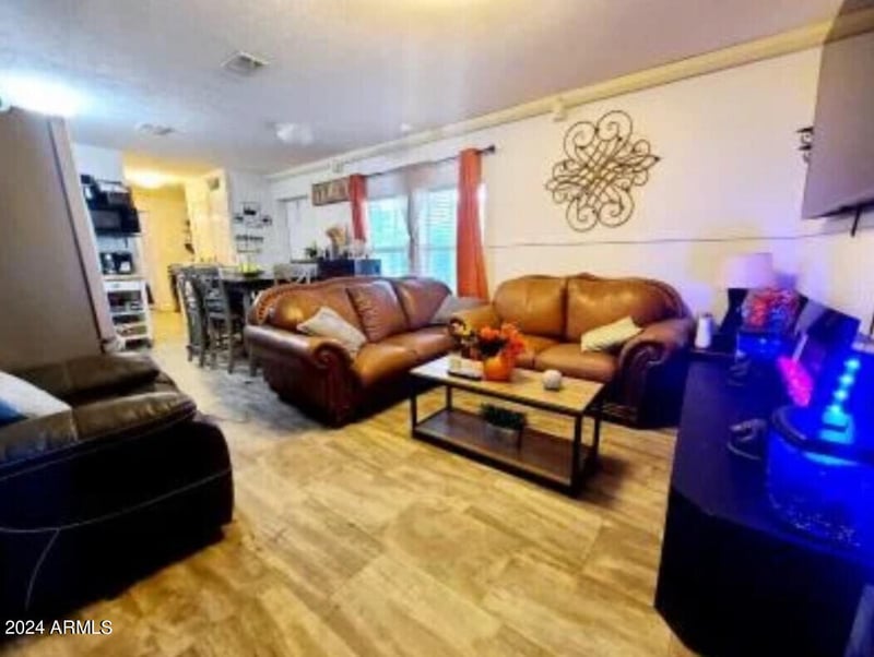 8401 N 67th Ave #284, Glendale, AZ 85302