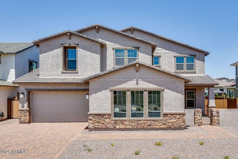8402 Rancho Dr, Glendale, AZ 85305