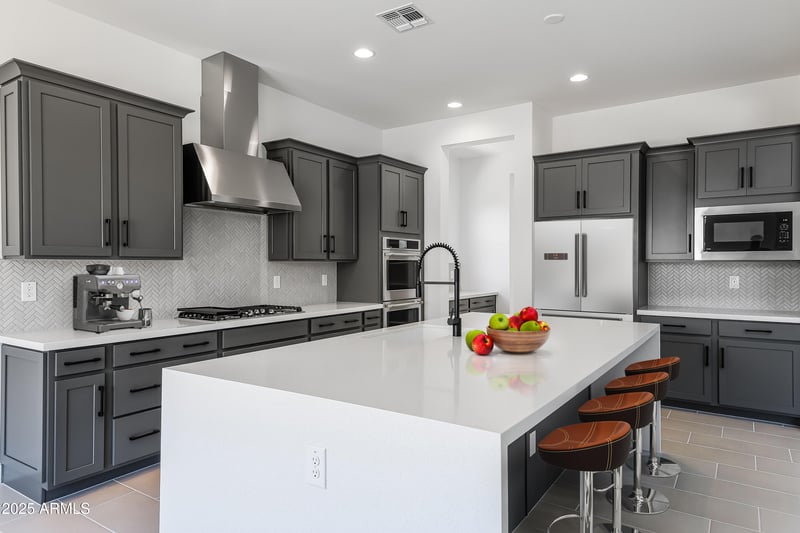 8402 Rancho Dr, Glendale, AZ 85305
