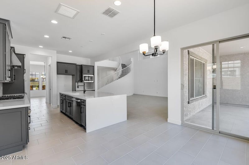 8402 Rancho Dr, Glendale, AZ 85305