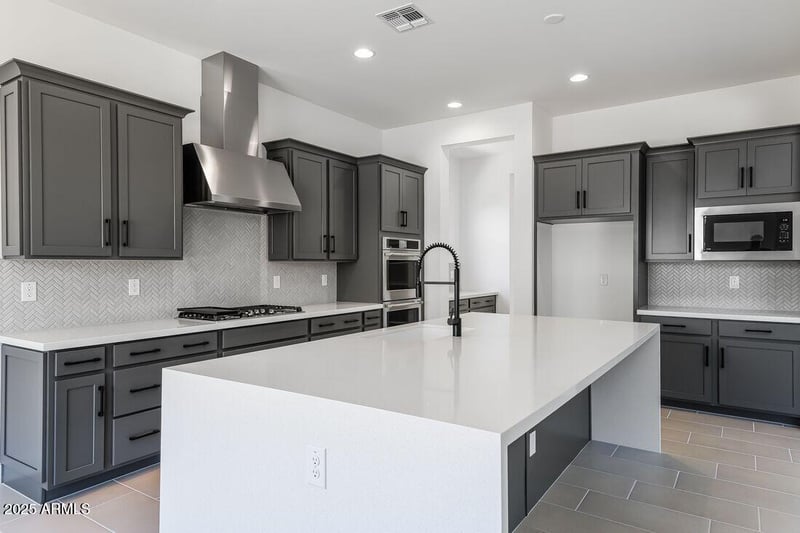 8402 Rancho Dr, Glendale, AZ 85305