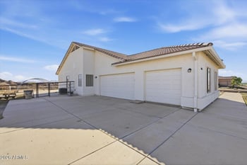 8405 203rd Dr, Buckeye, AZ 85326