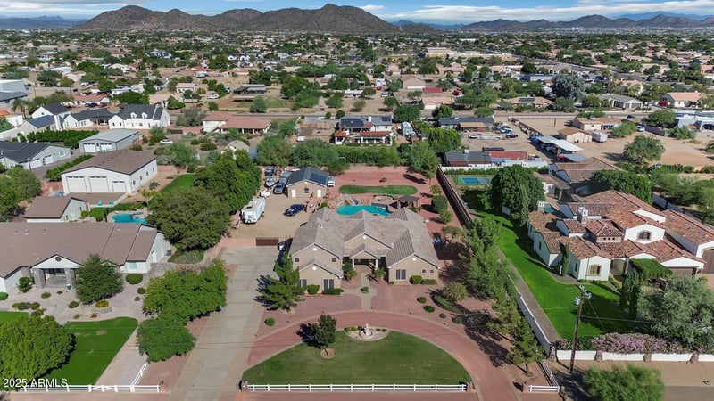 8406 Williams Rd, Peoria, AZ 85383