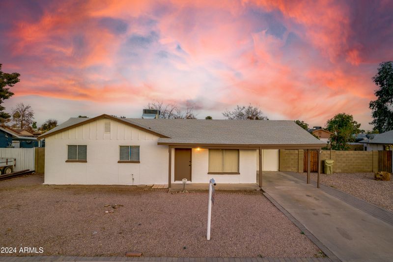 8407 N 56th Ave, Glendale, AZ 85302