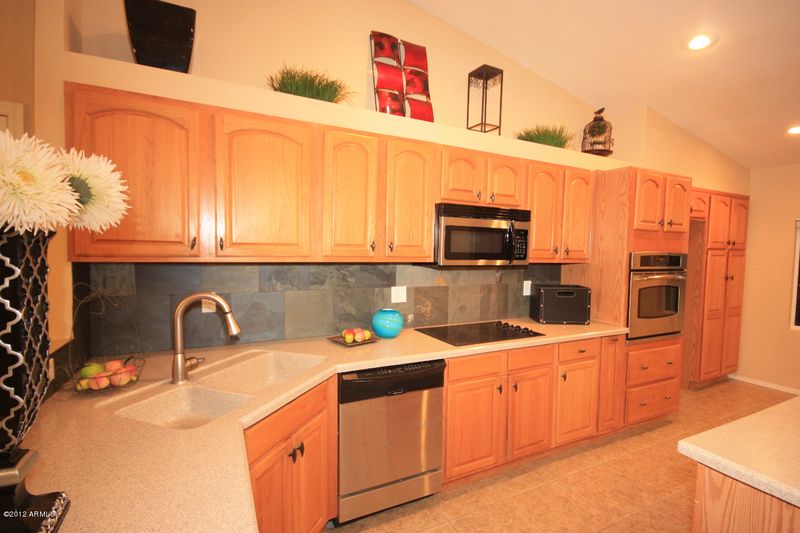 8408 W Fairmount Ave, Phoenix, AZ 85037
