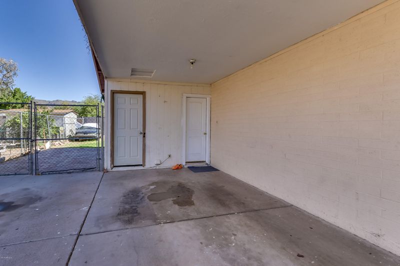 841 E Desert Ln, Phoenix, AZ 85042