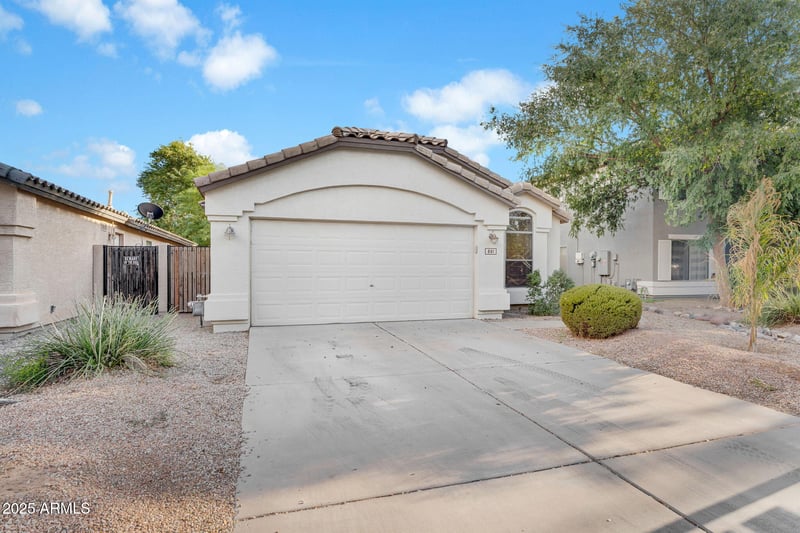 841 Lovegrass Dr, San Tan Valley, AZ 85143