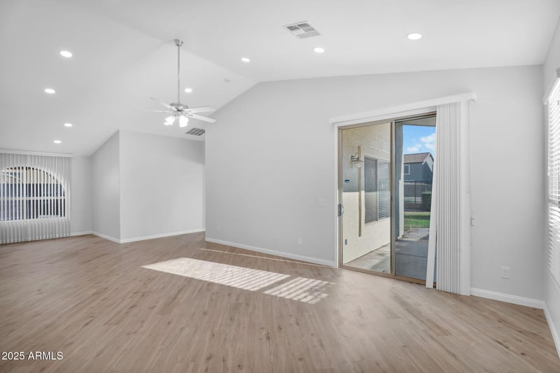 841 Lovegrass Dr, San Tan Valley, AZ 85143