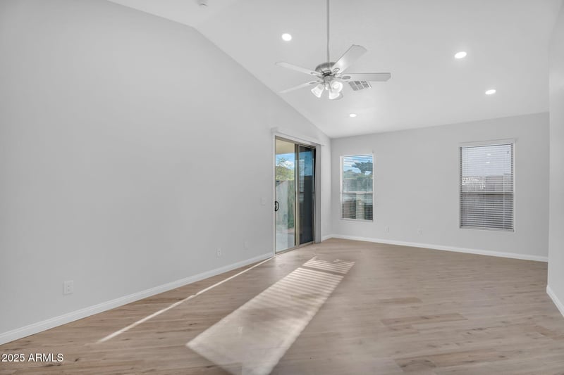 841 Lovegrass Dr, San Tan Valley, AZ 85143